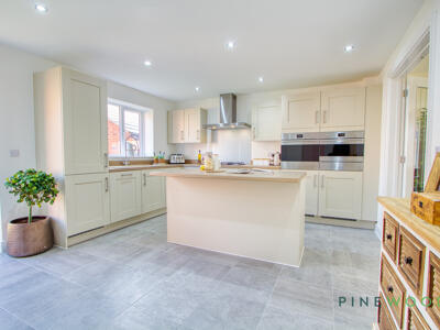 Kitchen / Breakfast Room